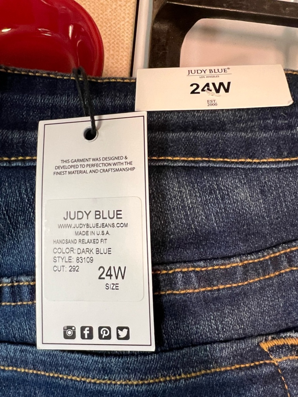 NWT 24W Judy Blue Relaxed Fit Jeans - Picture 4 of 4